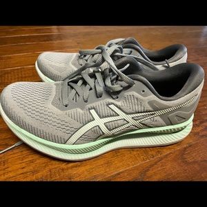 ASICS Glideride Size 7